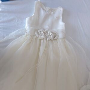 Girls Ivory Holiday Or Flower Girl dress size 5 Toddler